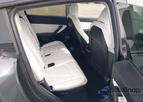 2021 Tesla Model Y Long Range Dual Motor All-Wheel Drive z USA, uszkodzony, nr VIN 5YJYGAEE5MF201182